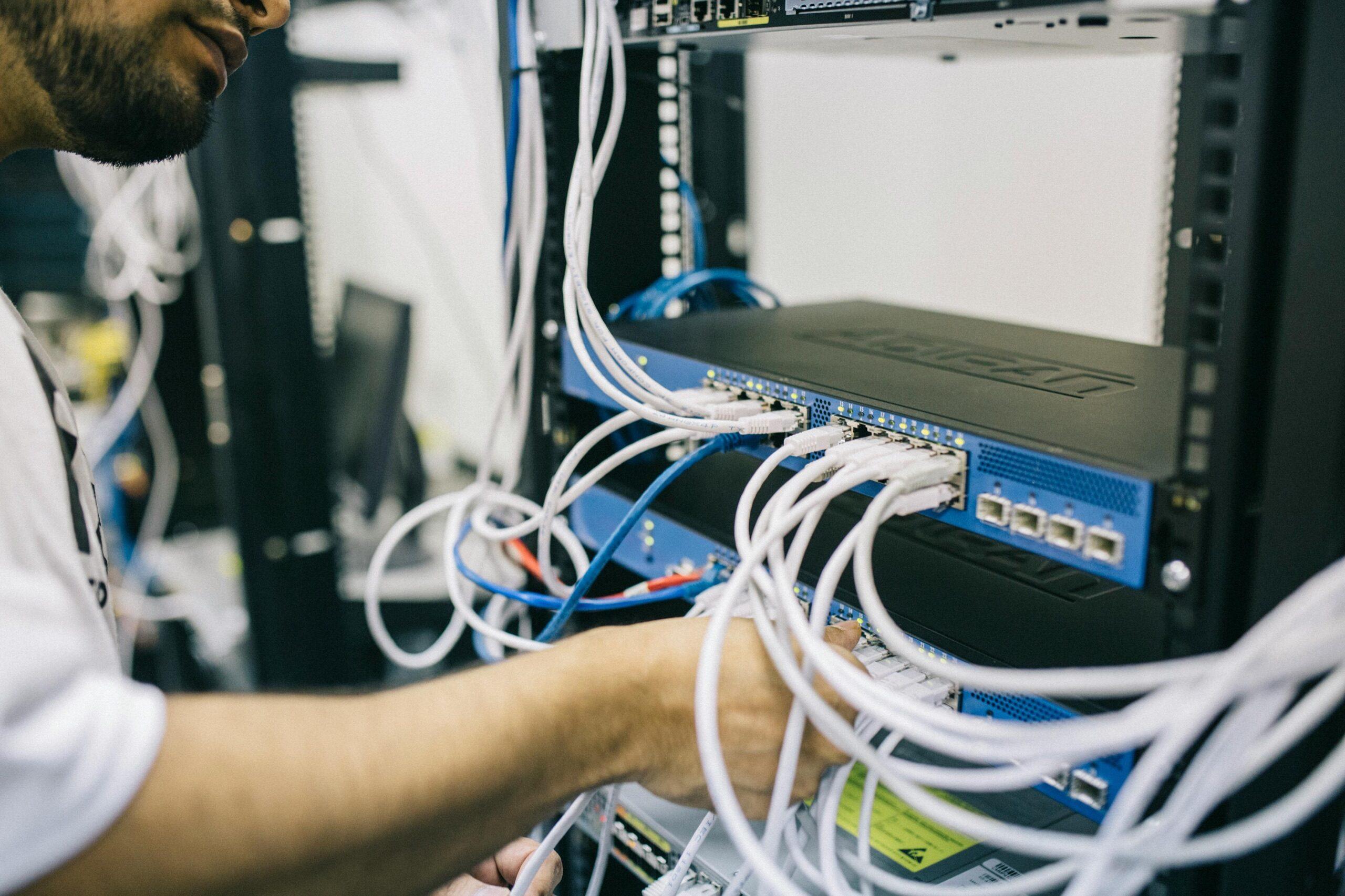 ITSco network engineer building network infrastructure